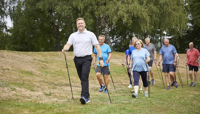 Patienten der Knappschafts-Klinik Bad Driburg beim Nordic Walking.  Patienten der Knappschafts-Klinik Bad Driburg beim Nordic Walking.